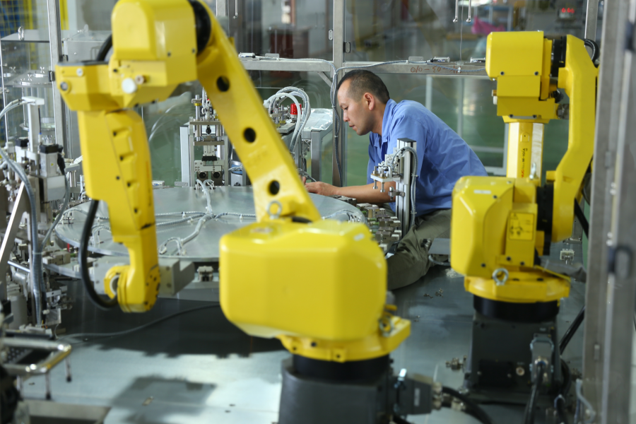 1651030149717090xAR9.png 邁得醫(yī)療裝配車間技工調(diào)試照片.png